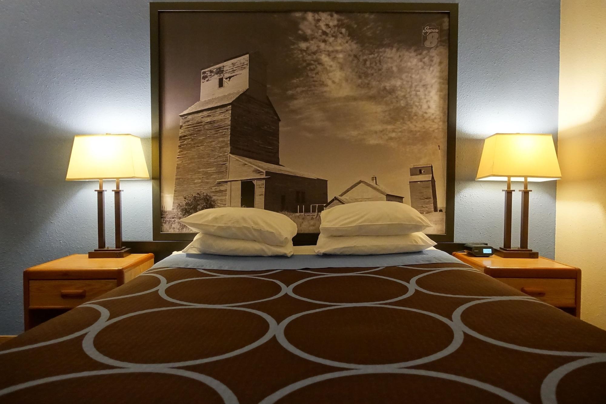 Super 8 By Wyndham Swift Current Hotel Luaran gambar
