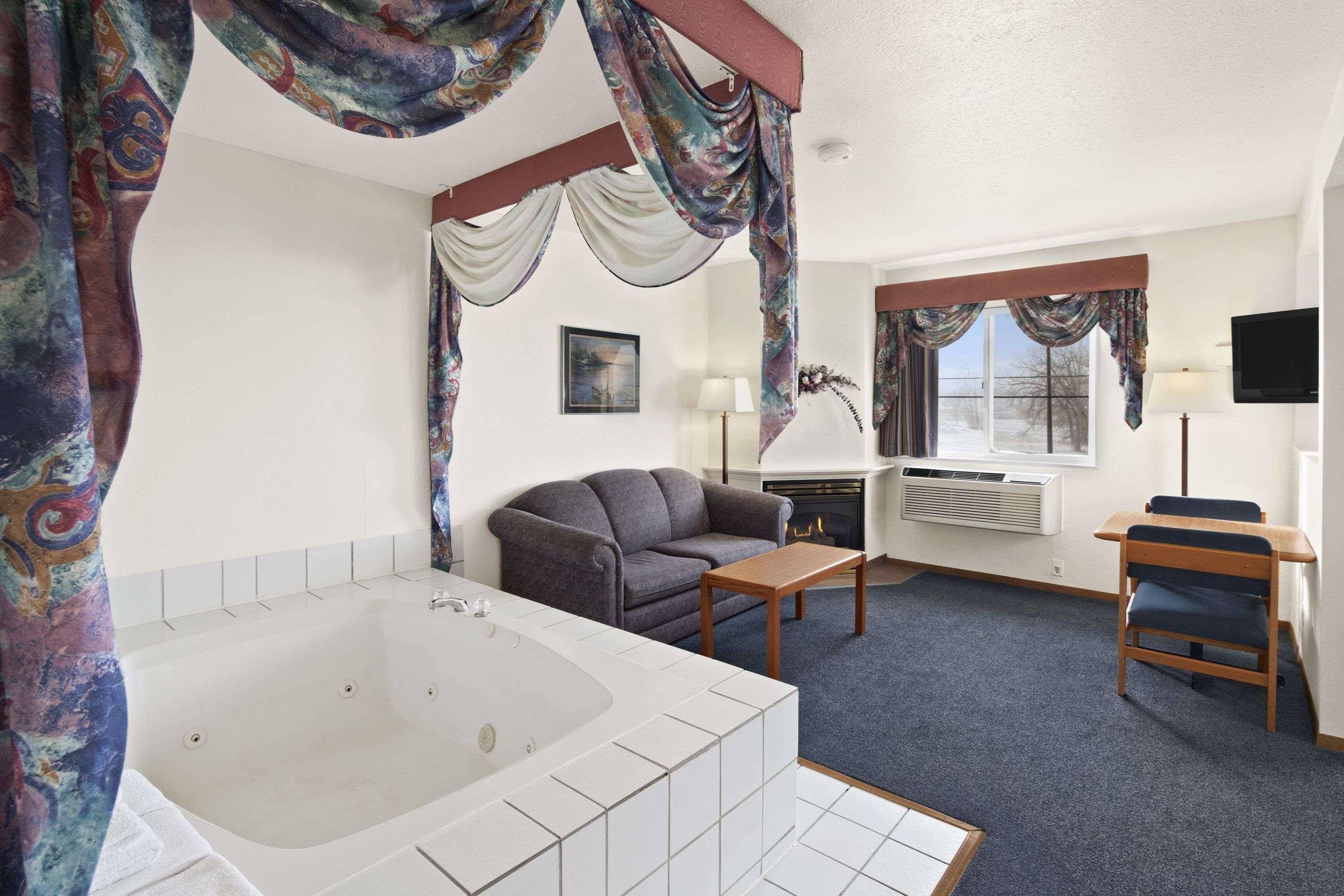 Super 8 By Wyndham Swift Current Hotel Luaran gambar