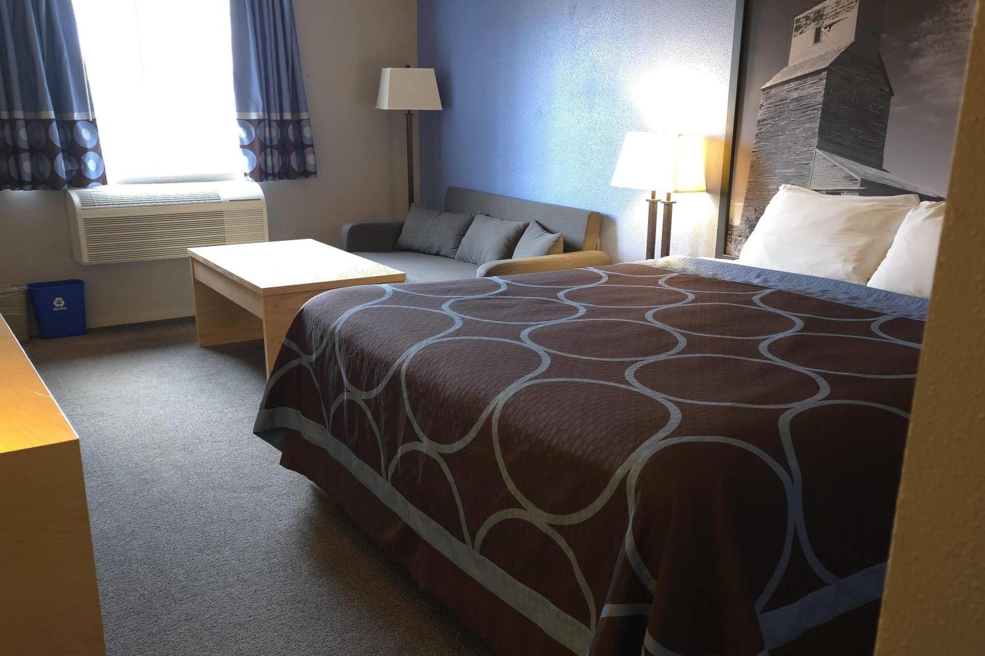 Super 8 By Wyndham Swift Current Hotel Luaran gambar
