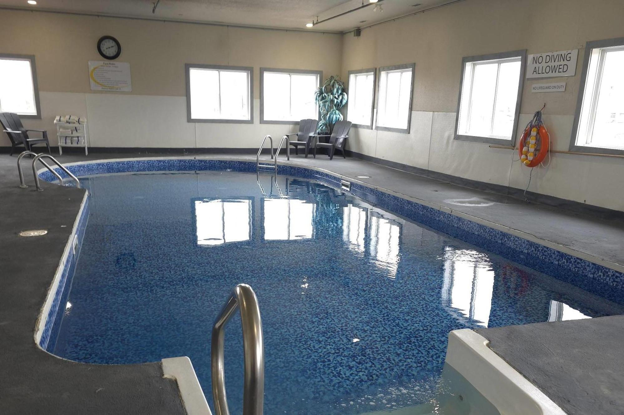 Super 8 By Wyndham Swift Current Hotel Luaran gambar